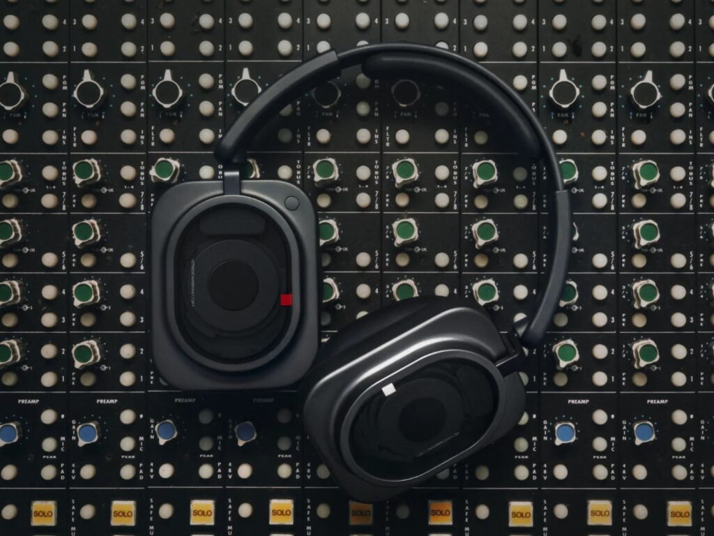 Nothing-Headphone-1-Pro-launches-with-three-drivers-per-ear.jpg