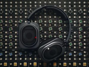 Nothing-Headphone-1-Pro-launches-with-three-drivers-per-ear.jpg