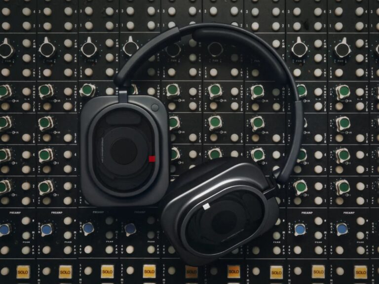 Nothing-Headphone-1-Pro-launches-with-three-drivers-per-ear.jpg