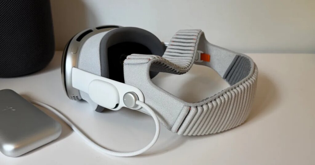 Report-Apple-is-working-on-the-new-Vision-Pro-with.jpg