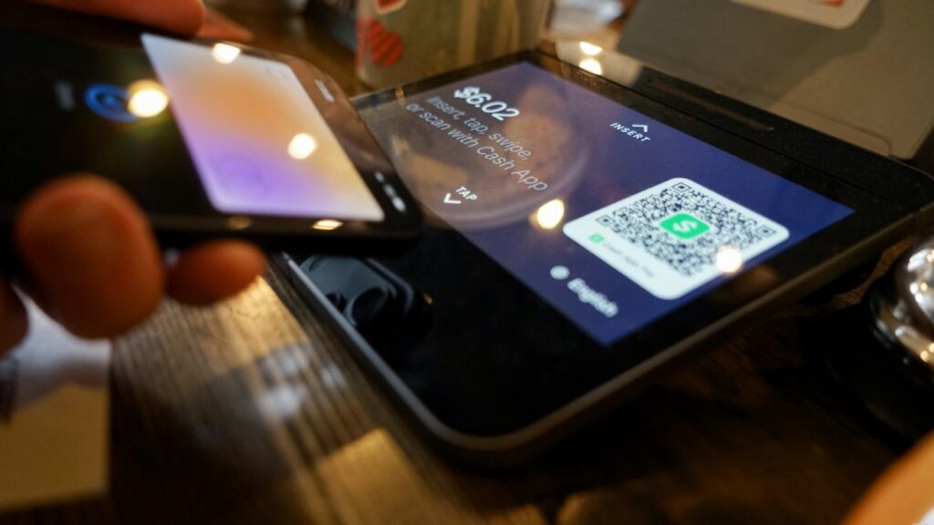 Thousands-of-banks-can-now-sue-over-Apple-Pay-fees.jpg