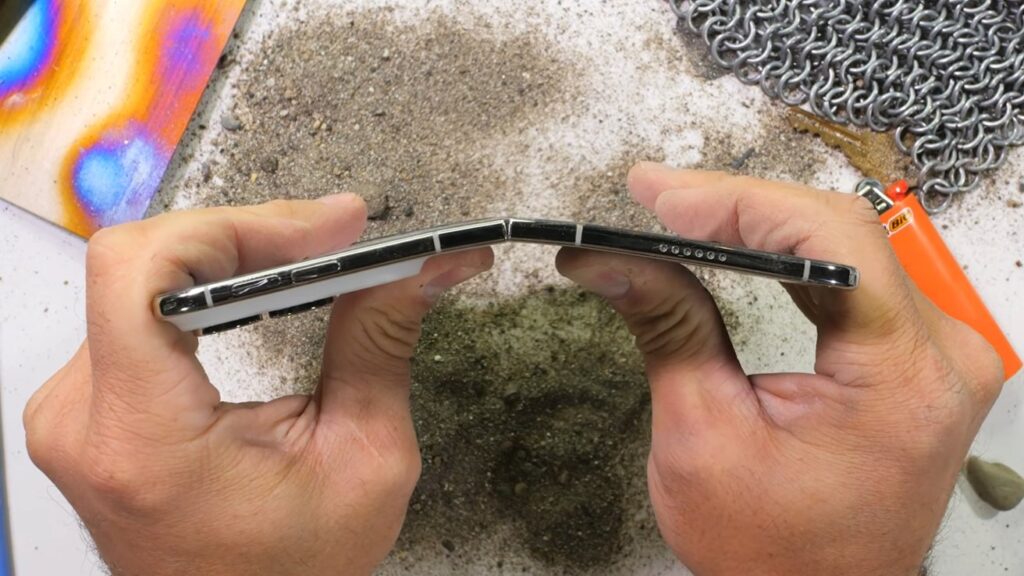 Apple-Stores-arent-flooded-with-iPhone-Duo-screen-repairs.jpg