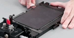Apples-official-DIY-repair-guides-for-iPhone-Duo-are-now.jpg