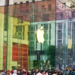 Giant-iPhone-Duo-installations-spotted-at-Apple-Fifth-Avenue-ahead.jpg