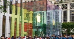 Giant-iPhone-Duo-installations-spotted-at-Apple-Fifth-Avenue-ahead.jpg