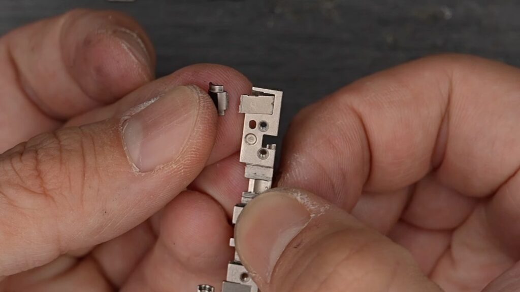 Hinge-damage-is-suspected-to-be-behind-the-iPhone-Duo.jpg