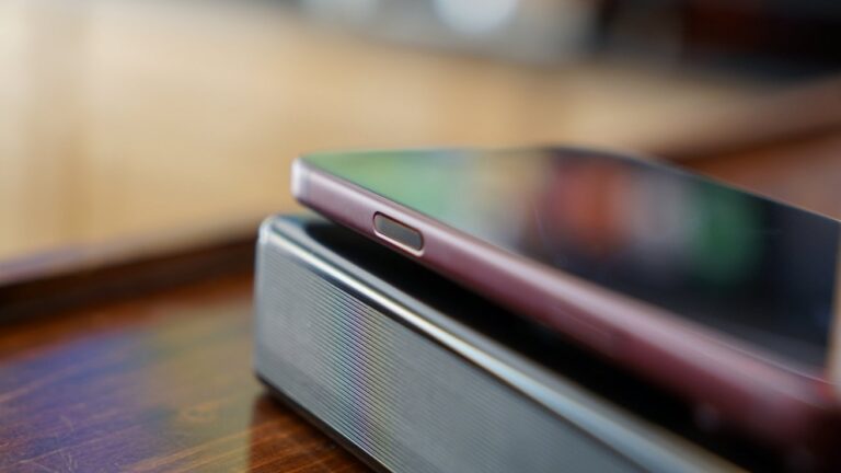 iPhone-18-Pro-Max-with-connectivity-issues-needs-to-be.jpg