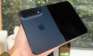 iPhone-Duo-launch-begins-as-first-orders-reach-customers.jpg