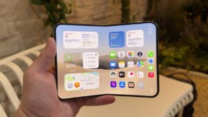 iPhone-Duo-will-greet-some-owners-by-name-upon-its.jpg